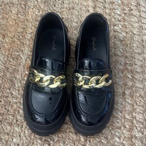Slip on Cupid chunky loafers Black Dress Shoes with Gold Accent chain size 7